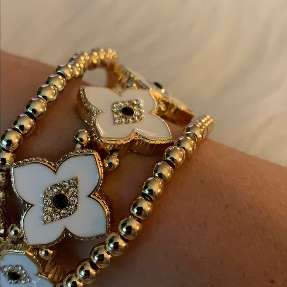 👀Evil Eye Floral Stretch Layered Bracelet👀 - Picture 5 of 5